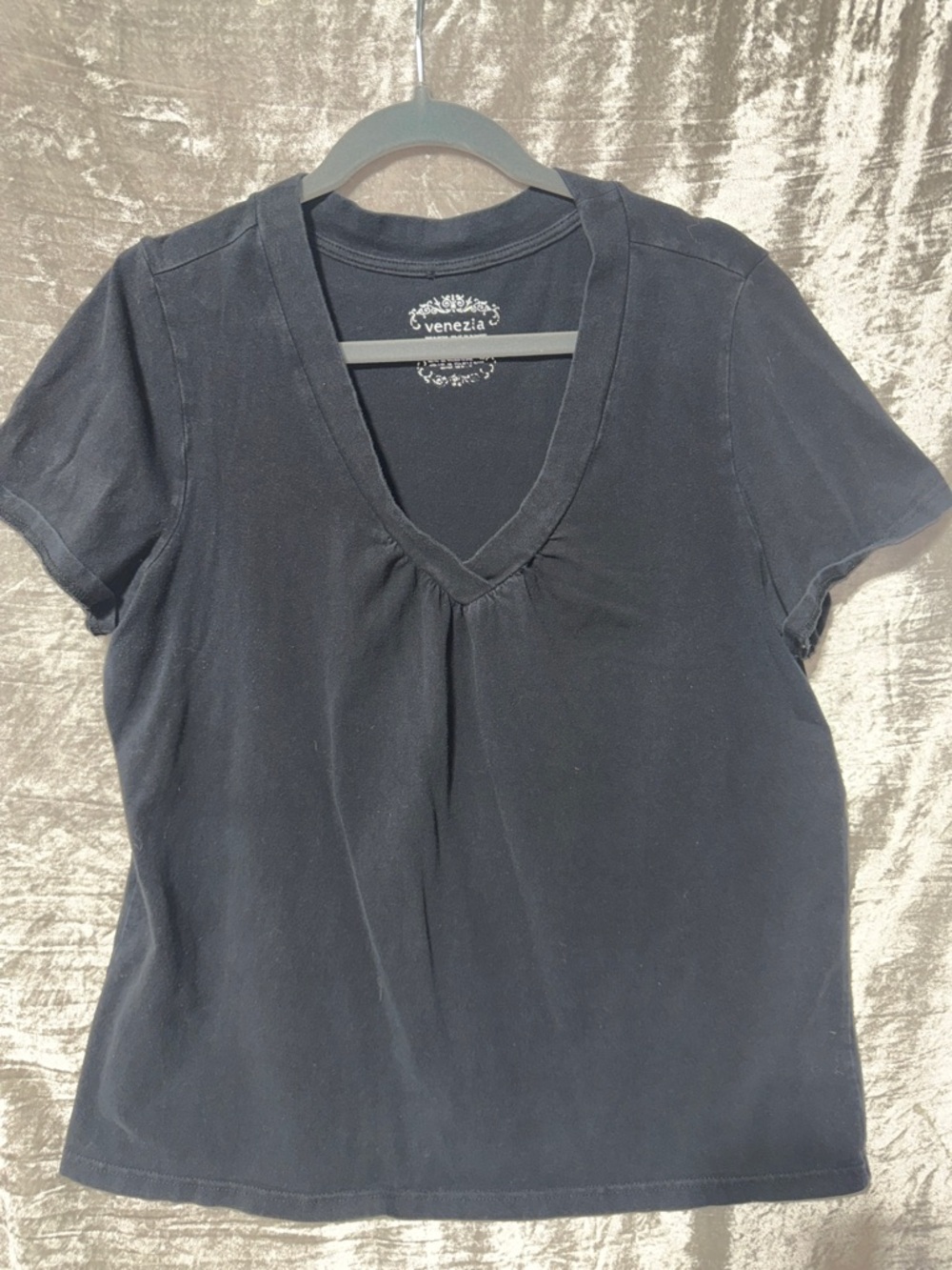 Venezia Short Sleeve V-Neck Tee in Charcoal